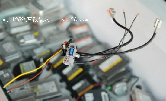 奔腾B70改装Q5双光透镜氙气灯 原装位安装图5 