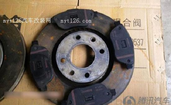 只为一个“炫”字 雪铁龙C2 改283mm前盘及降低车身作业图1  