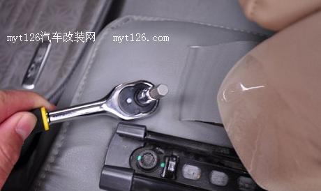 方便实用不占空间 速腾加装座椅抽屉