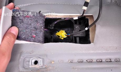 方便实用不占空间 速腾加装座椅抽屉