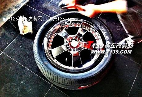 智跑改装18寸电镀轮毂 博得众多眼球