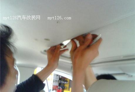 马自达5加装导航一体机及吸顶显示器