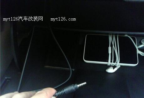马自达5加装导航一体机及吸顶显示器
