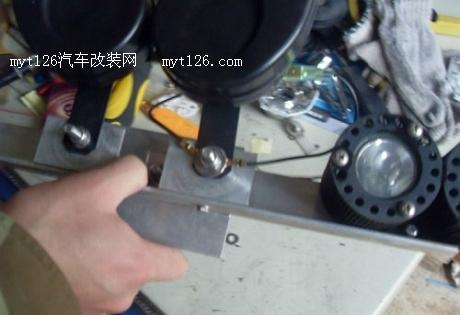 飞度加装电装蜗牛喇叭及双光透镜氙气大灯 