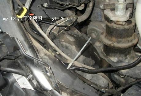飞度加装电装蜗牛喇叭及双光透镜氙气大灯 