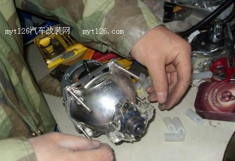 飞度加装电装蜗牛喇叭及双光透镜氙气大灯 