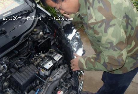 飞度加装电装蜗牛喇叭及双光透镜氙气大灯 