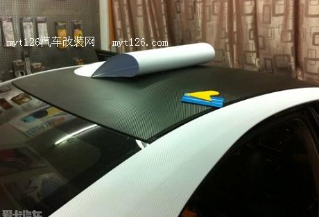 雷克萨斯改装亚光白及碳纤维黑顶图3 