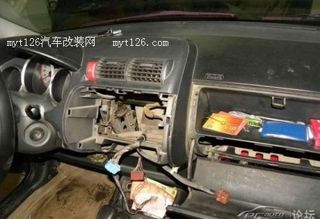 飞度改造主机与功放及隔音作业图2  