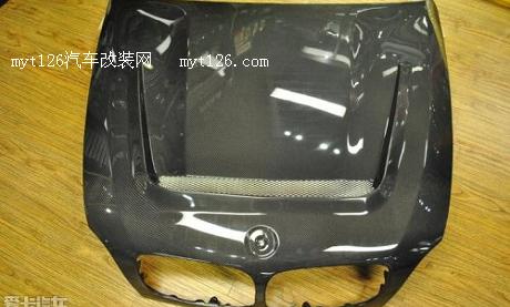 宝马X6改装碳纤维机盖及CGW排气 变身优雅贵族图1  