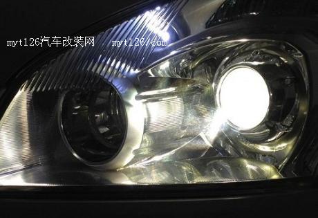 逍客改装G35透镜氙气大灯、升级MP5导航图2  
