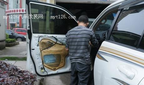 普拉多升级全景倒车影像 消除盲区 