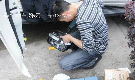普拉多升级全景倒车影像 消除盲区 