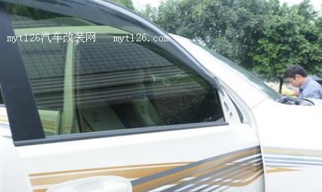 普拉多升级全景倒车影像 消除盲区 