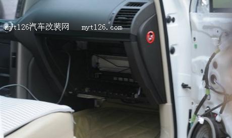普拉多升级全景倒车影像 消除盲区 
