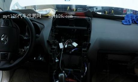 普拉多升级全景倒车影像 消除盲区 