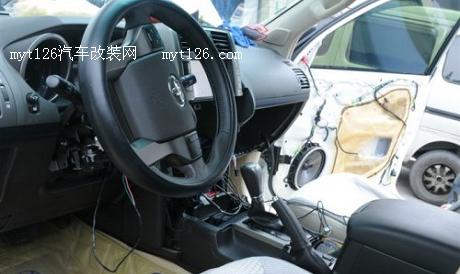 普拉多升级全景倒车影像 消除盲区 