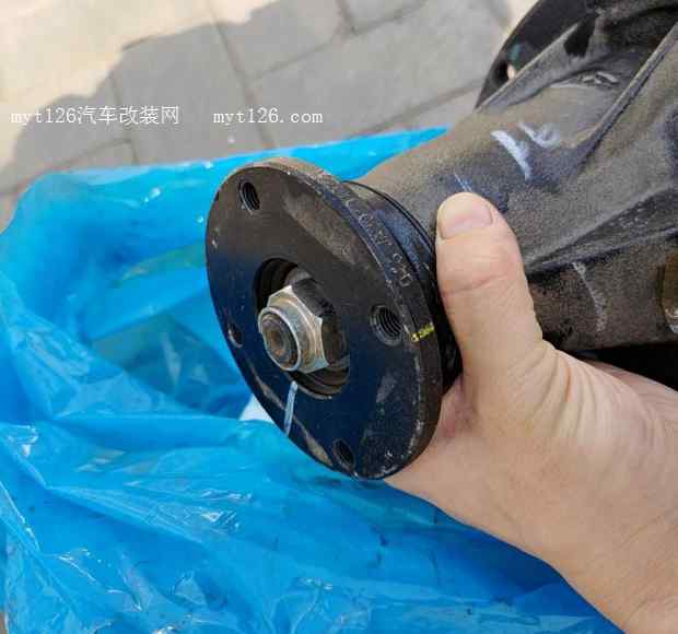 欧诺S换后桥尾牙