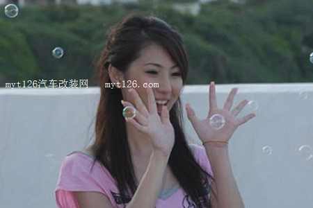 纯情女生含情俏佳人