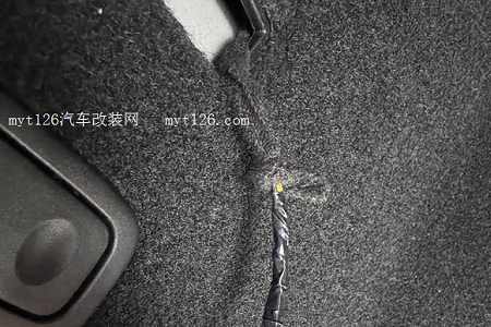 极狐阿尔法T5后备箱更换灯条