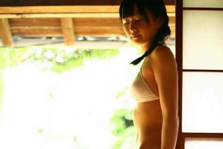 拍的很真实的绝色美少女性感触动