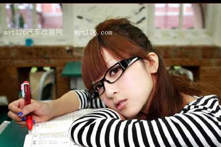 调皮又可爱的高中女生