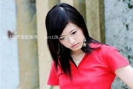 水灵灵眼睛红衣服的清纯女孩