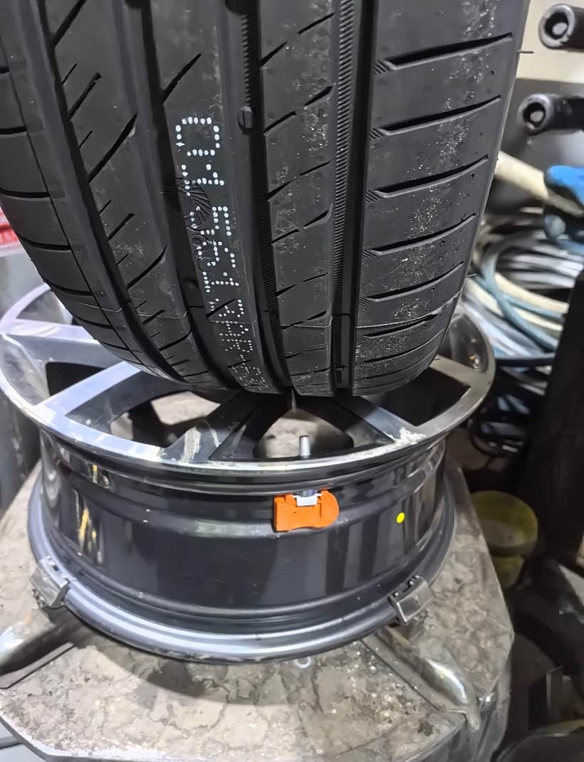 20��߶����װ̥ѹ��⣬��������һ����̥��